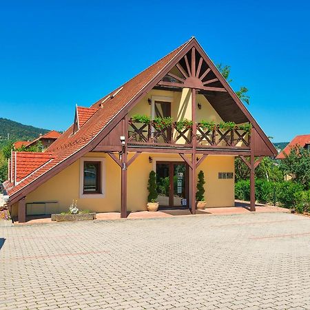Honti Panzio Hotel Visegrád Exterior foto